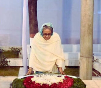 বঙ্গবন্ধুর প্রতিকৃতি ও বনানী কবরস্থানে প্রধানমন্ত্রীর শ্রদ্ধা নিবেদন