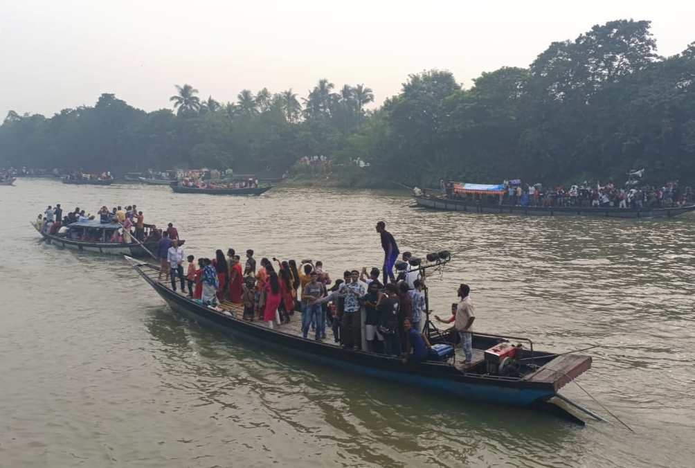 নওগাঁয় ”লক্ষ্মী পূজা” উপলক্ষে দু’ দিনব্যাপী গ্রামীণ মেলা অনুষ্ঠিত