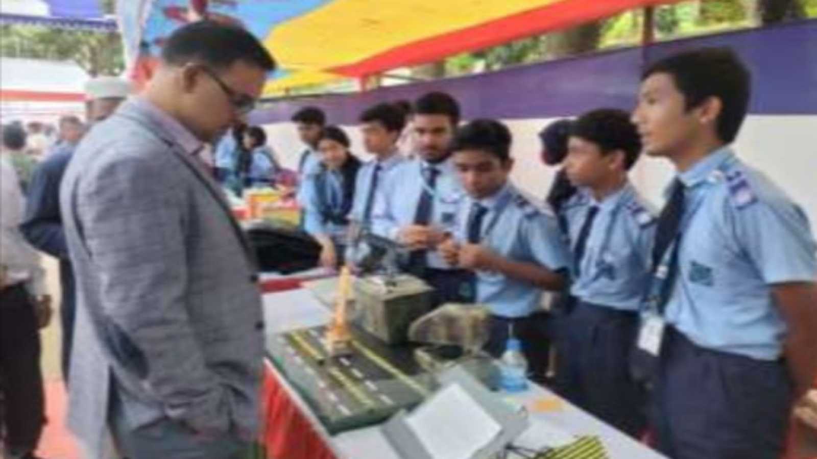 নওগাঁয় বিজ্ঞান মেলা ও আন্তঃ শ্রেণি বিতর্ক প্রতিযোগিতা অনুষ্ঠিত