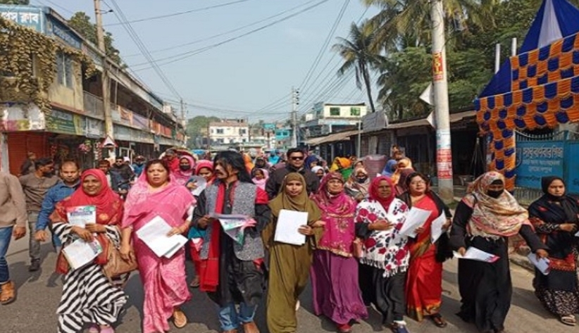 মেহেরপুরে সাবেক এমপি মাসুদ অরুনের নেতৃত্বে মহিলা দলের লিফলেট বিতরণ