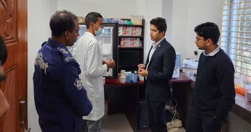 নওগাঁয় দুই ভুয়া চিকিৎসক ও ক্লিনিক মালিকের জেলা জরিমানা