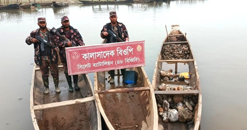 সিলেটে বিভিন্ন সীমান্তে অভিযানে চালিয়ে বিপুল পরিমাণ ভারতীয় চোরাচালান আটক করেছে বিজিবি।