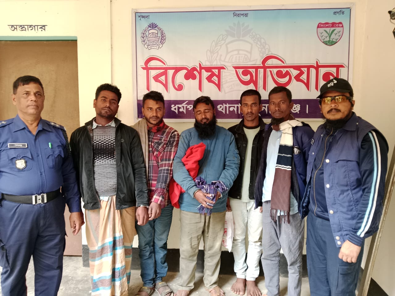 ধর্মপাশায় বিশেষ অভিযানে ১৯ টি ভারতীয় গরু সহ ৫ জন চোরাকারবারি গ্রেপ্তার