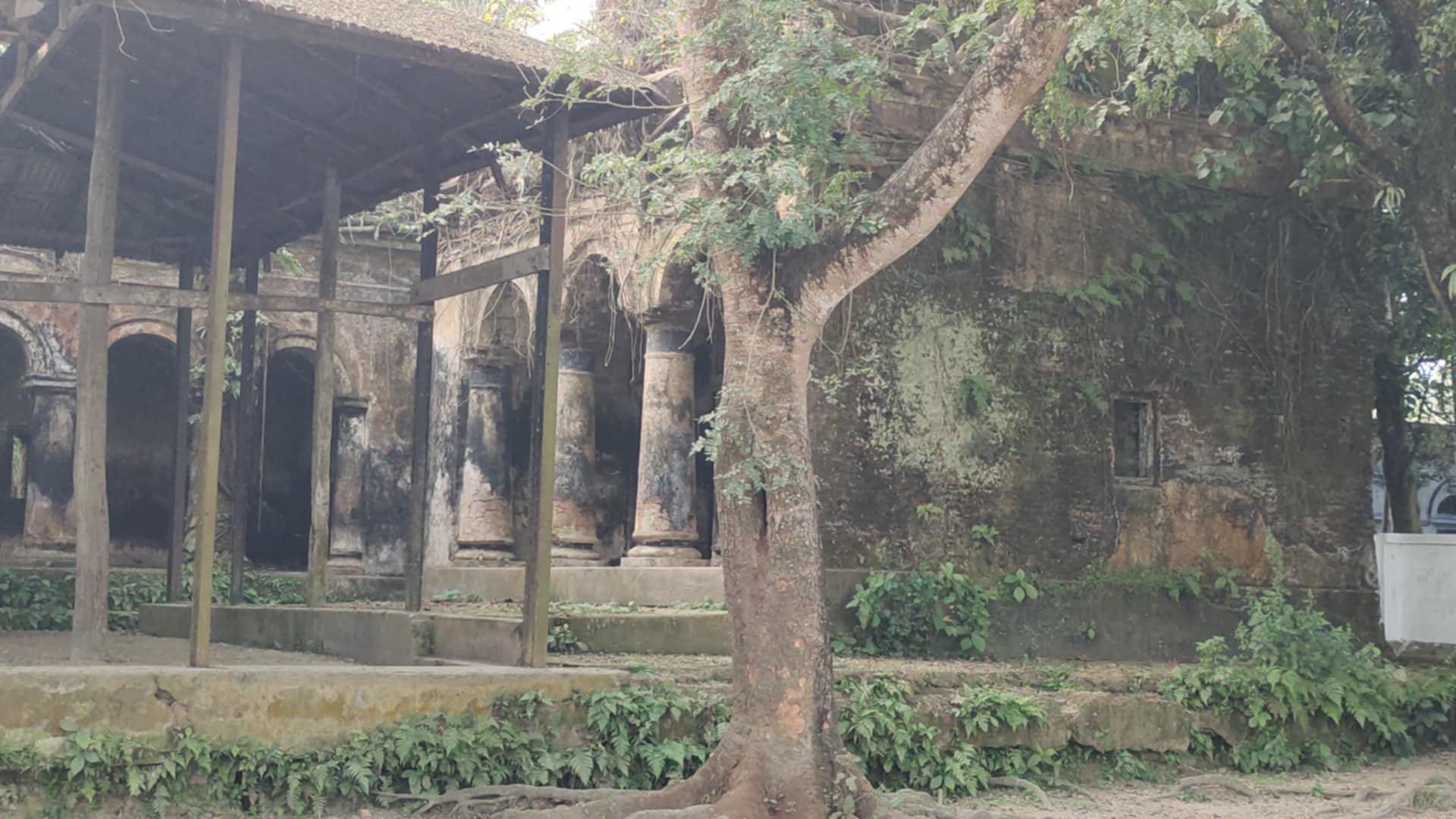 জলসুখার আড়াইশ বছরের পুরনো ১৩ জমিদারের  বাড়ি সংষ্কারের অভাব