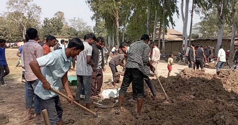 ঘোড়াঘাটে খেলার মাঠ রক্ষার দাবীতে এলাকাবাসীর প্রতিবাদ