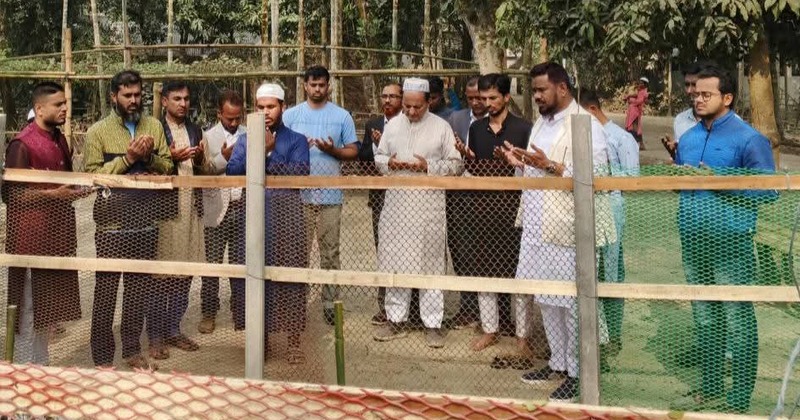 ক্ষেন্দ্রীয় সংসদের সাবেক সহ সভাপতি মিজানুর রহমান শরীফের বাবার কবর জিয়ারত করলেন খালেদা জিয়ার উপদেষ্টা সৈয়দ আলমগীর”