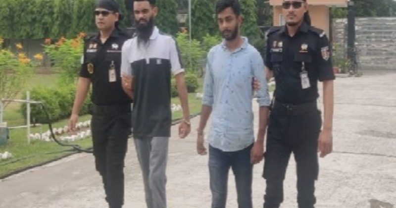 রাজশাহীর আলোচিত সেই ছাত্রীর বাবাকে হত্যা মামলার দুই আসামী নওগাঁয় আটক