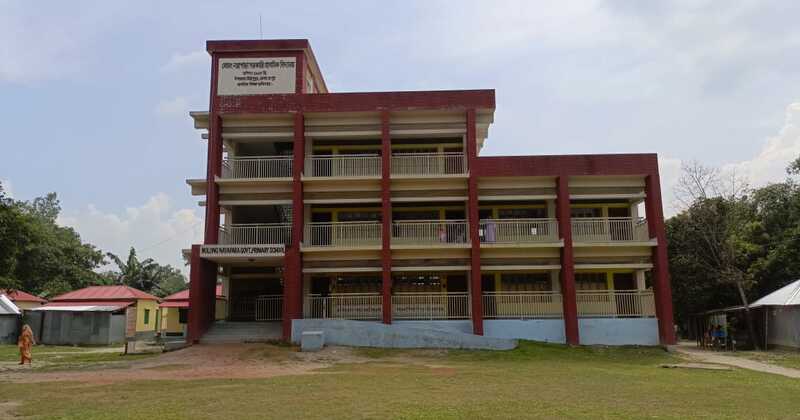 মোলং নয়াপাড়া সরকারি প্রাথমিক বিদ্যালয়ে অনিয়ম: ফাঁকা ক্লাসরুমে অনুপস্থিত শিক্ষার্থী