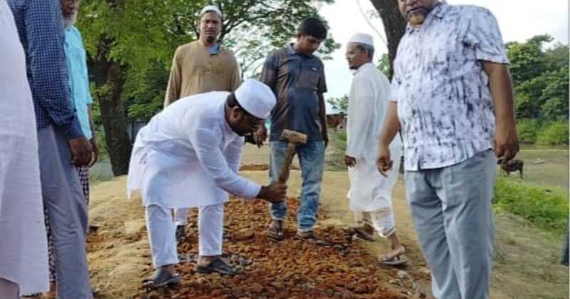 দুর্ভোগ থেকে মুক্তি পূর্বধলায় জারিয়া ও বৈরাটীতে রাস্তা সংস্কার করলেন অধ্যাপক মাছুম মোস্তফা