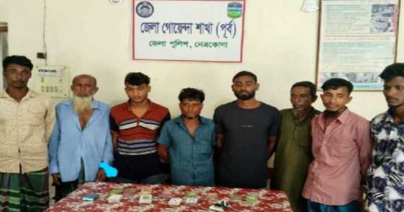 নেত্রকোণায় ডিবি পুলিশের হাতে ৮ জুয়ারি আটক