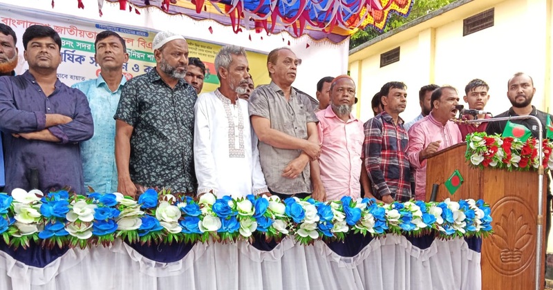 মধ্যনগর সদর ইউনিয়ন বিএনপির সম্মেলনে  সভাপতি বিপ্লব সম্পাদক মোশাররফ হোসেন 