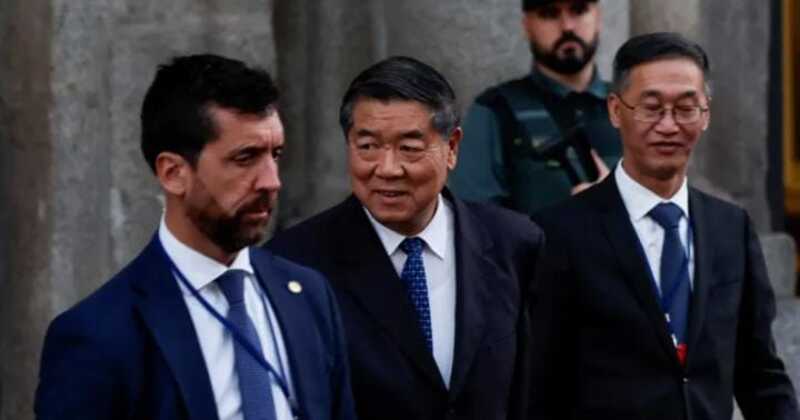 যুক্তরাষ্ট্র-চীনের বাণিজ্য আলোচনা শুরু amid রাশিয়ার তেল ও টিকটক বিতর্ক