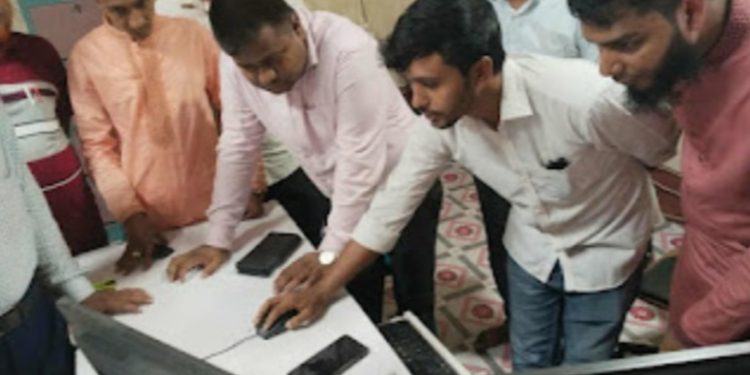 ধর্মপাশায় ভূমি অফিসের গোপন নথিপত্র দিয়ে  অবৈধভাবে লক্ষ লক্ষ টাকা হাতিয়ে নিয়েছে আফজাল কম্পিউটার 