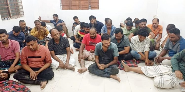 আশুলিয়ায় গোপন সংবাদের ভিত্তিতে  জুয়ার আসর থেকে ৯ লক্ষাধিক উদ্ধার  আটক ৯