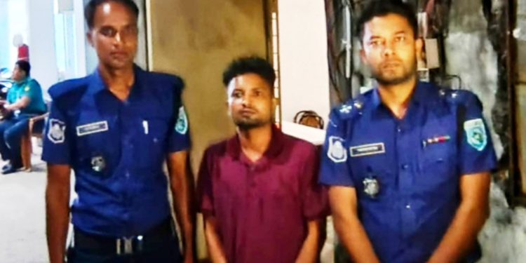 ঘোড়াঘাট পুলিশের হাতে যাবজ্জীবন সাজাপ্রাপ্ত পলাতক আসামি গ্রেপ্তার