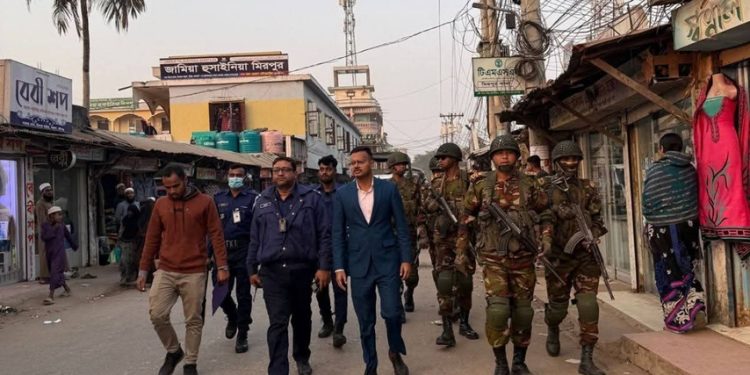 ‎বাহুবলে জনশৃঙ্খলা রক্ষায় ভ্রাম্যমাণ আদালতের অভিযান